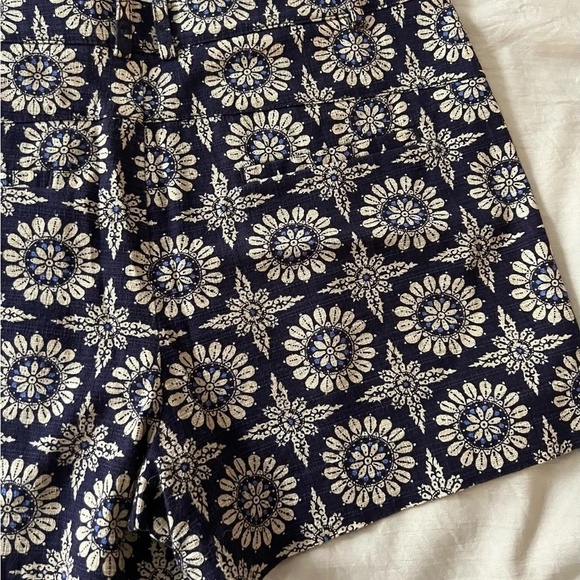 Anthropologie Elevenses Navy Floral Medallion Shorts Size 12 Boho Chic - Picture 8 of 16